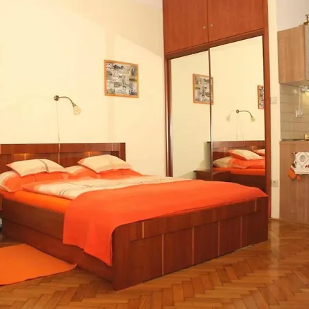 Paprika Apartment